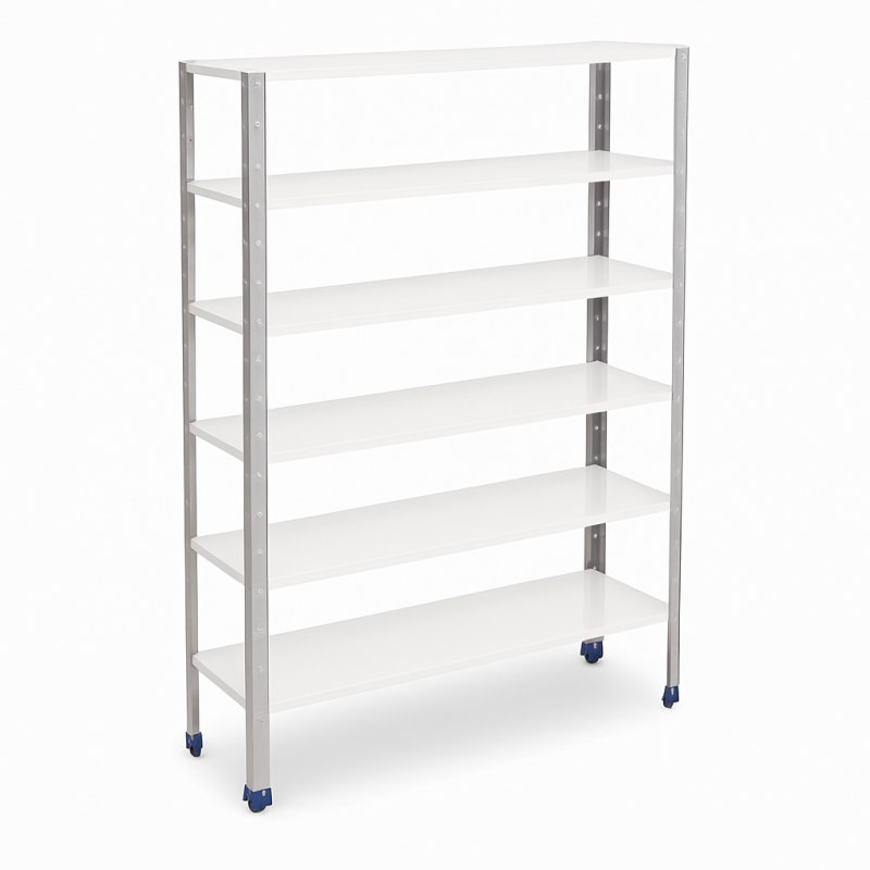 Estantería metálica con seis estantes blancos y estructura plateada, ideal para almacenamiento, con ruedas para fácil movilidad.