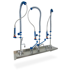 Expositor mural de grifería con grifos